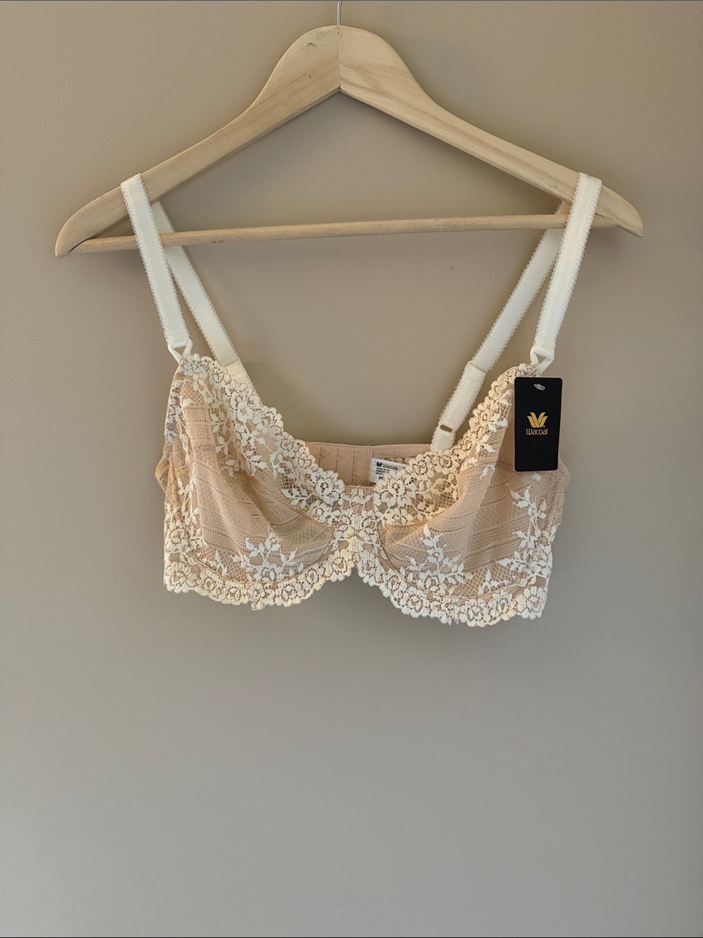 Wacoal Cream Lace Underwire Bra